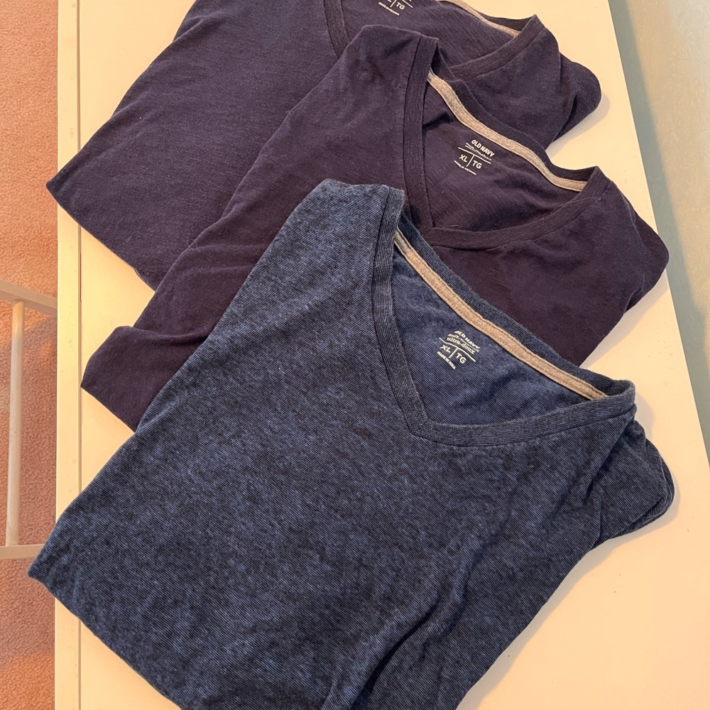 Old Navy Short Sleeve XL soft wash tee shirts. Set of 3 in shades of blue.